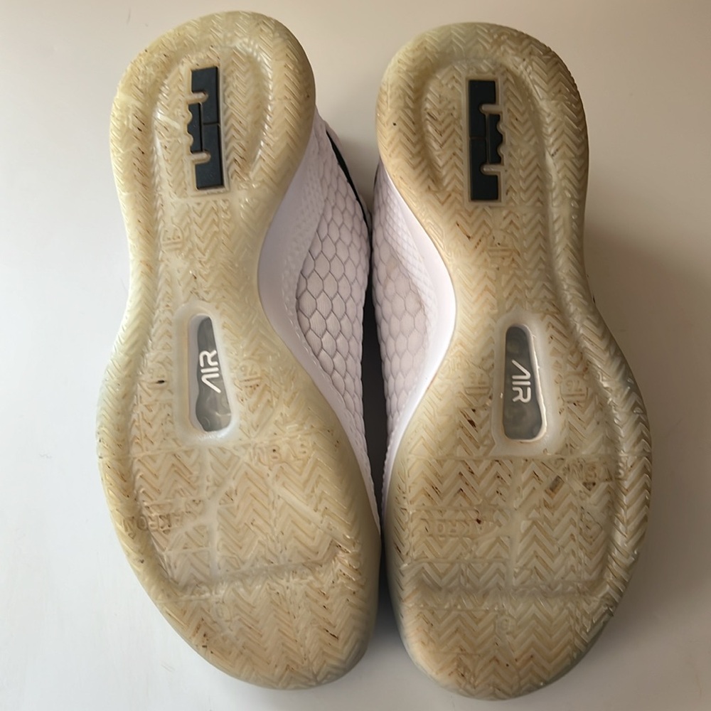 Nike LeBron Witness 3 Premium - Picture 11 of 11
